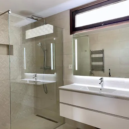 Lejlighed 3 Bedroom, 250m From The Beach! Swimming Pool, Parking!
