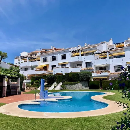 Lejlighed 3 Bedroom, 250m From The Beach! Swimming Pool, Parking! Benalmádena