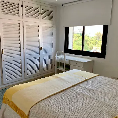3 Bedroom, 250m From The Beach! Swimming Pool, Parking! *