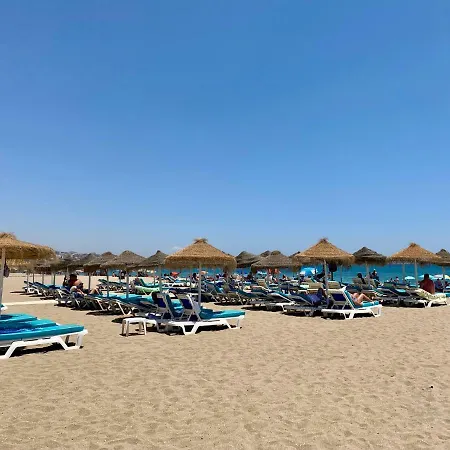3 Bedroom, 250m From The Beach! Swimming Pool, Parking!