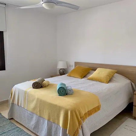 Lejlighed 3 Bedroom, 250m From The Beach! Swimming Pool, Parking! *