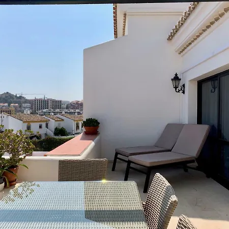 Lejlighed 3 Bedroom, 250m From The Beach! Swimming Pool, Parking! Benalmádena