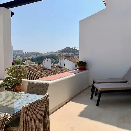3 Bedroom, 250m From The Beach! Swimming Pool, Parking! Lejlighed *